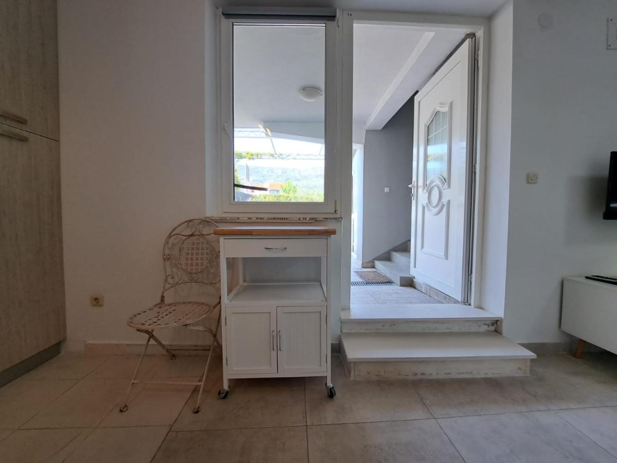 Near Beach Studio Kastela Bagian luar foto